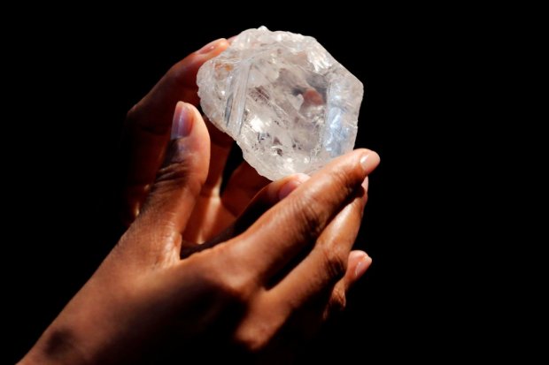 Sodiam Realiza Leilão Online de 17 Pedras Especiais de Diamante