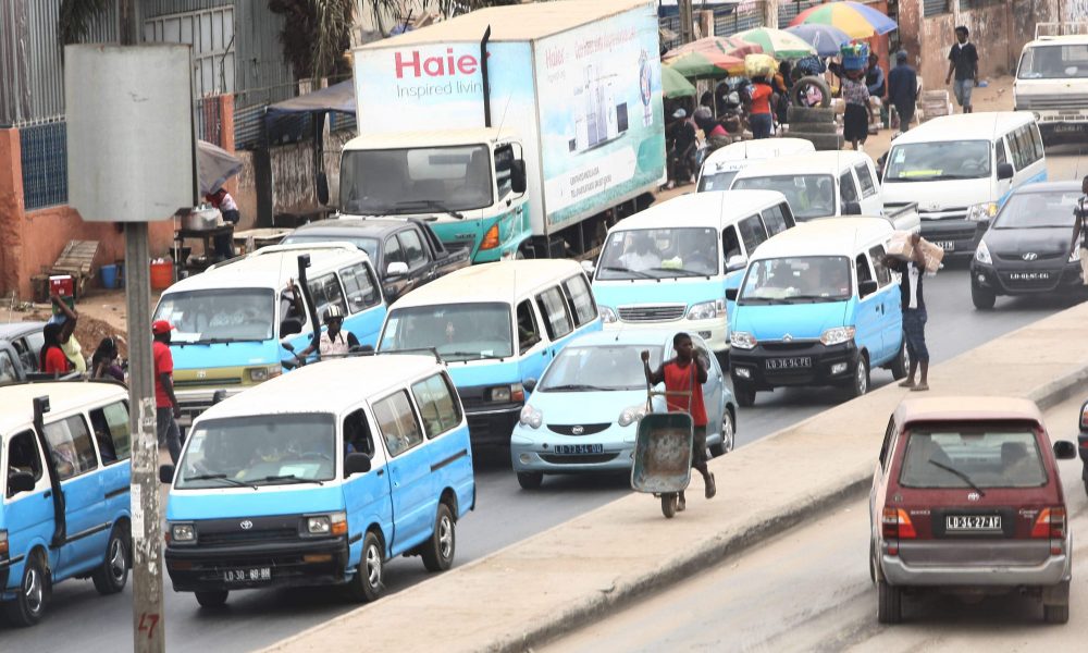 Luanda Enfrenta Crise de Transporte com Greve dos Taxistas e Sabotagens em Paragens