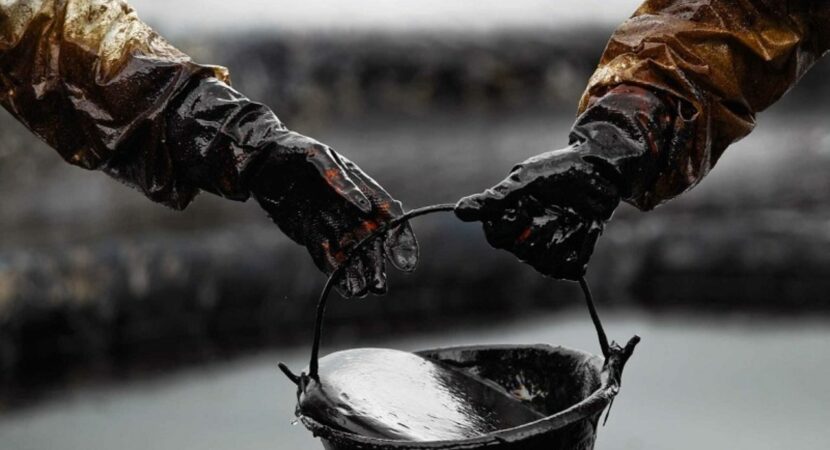 OPEP Aumenta Levemente Estimativa de Demanda Global de Petróleo para 2026